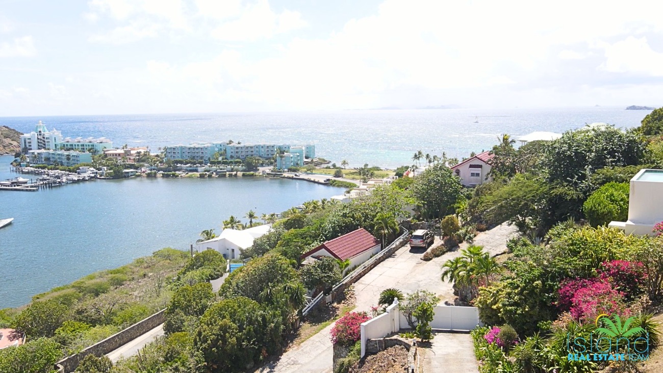 Villa in Oyster Pond
